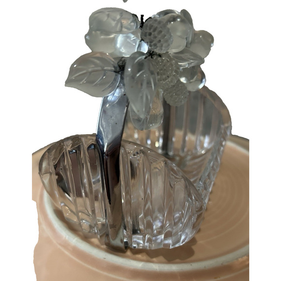 Vintage Lucite Plastic Round Ribbed Dish and Lucite Plastic Grapes attached - Picture 4 of 6